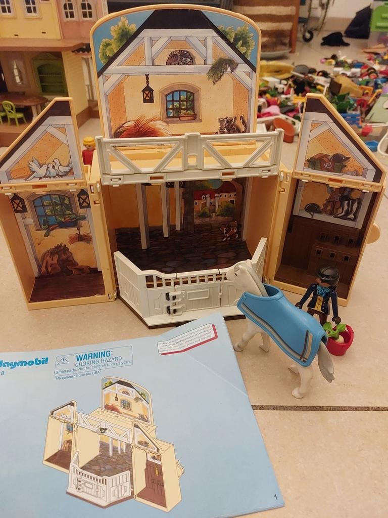 Playmobil paardenstal in opvouwbare doosje, Kinderen en Baby's, Speelgoed | Playmobil, Ophalen of Verzenden, Zo goed als nieuw