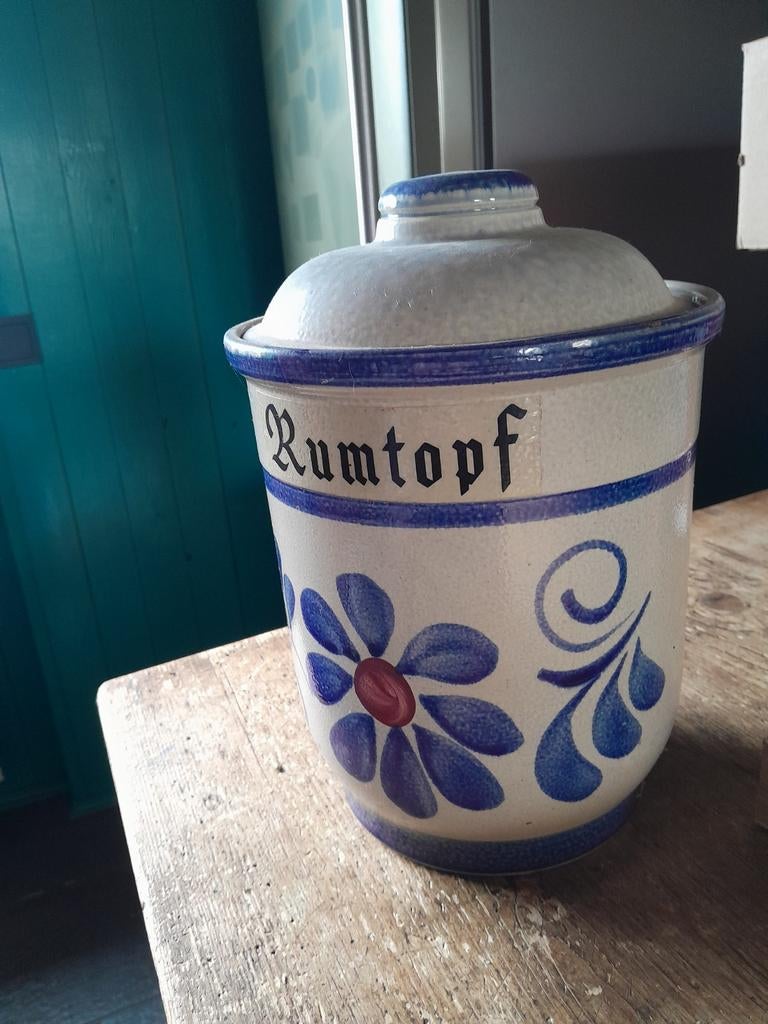 Rumtopf met deksel, Ophalen