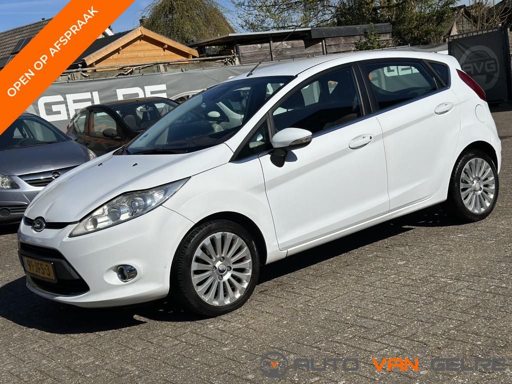 Ford Fiesta 1.25 Titanium 5DRS*AIRCO*PDC*ELEK.PAK*LMV, Auto's, Stof, 82 pk, Wit, Origineel Nederlands