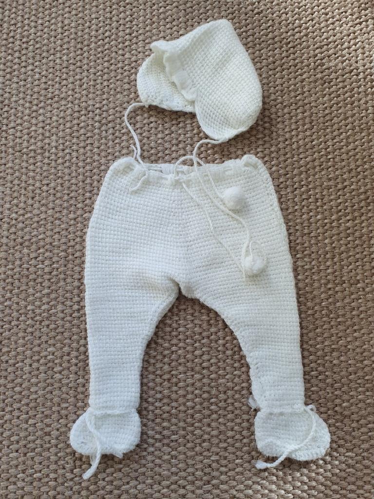 Oud babybroekje met mutsje crème., Ophalen of Verzenden, Gebruikt, Pop