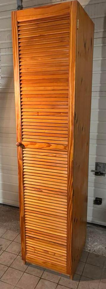 Te koop: Vintage smalle kast met lamellen deur, Ophalen