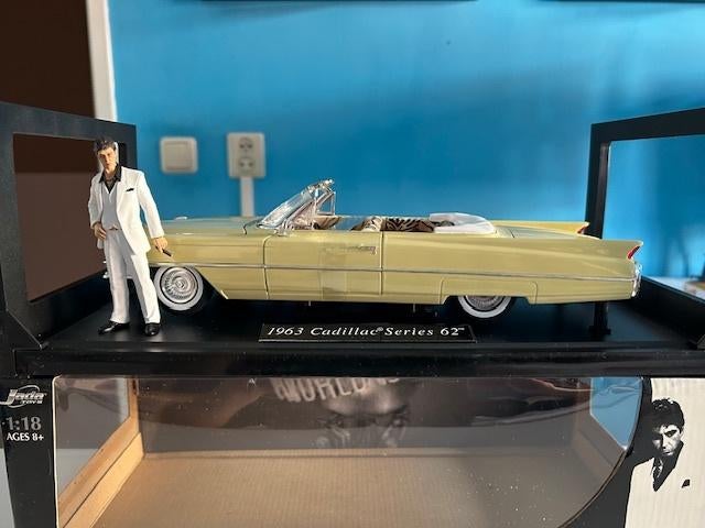 SCARFACE 1963 CADILLAC SERIES 62'' 1:18 JADA TOYS, Ophalen of Verzenden, Zo goed als nieuw, Auto, Overige merken