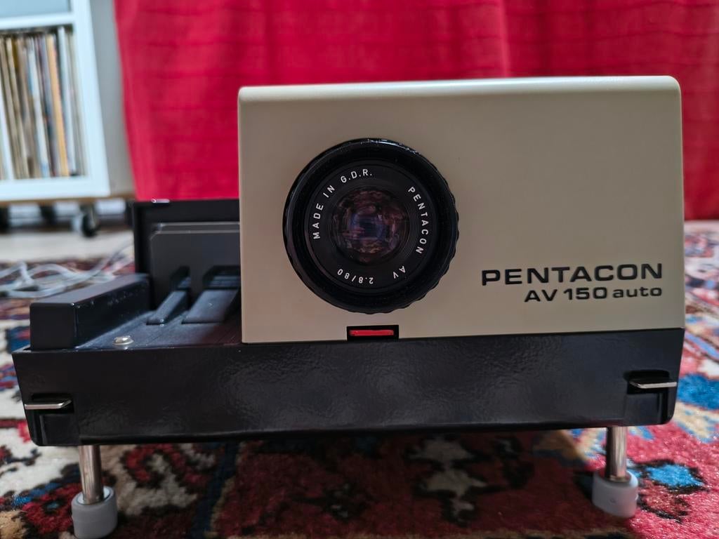 Diaprojector Pentacon AV 150 auto, Ophalen