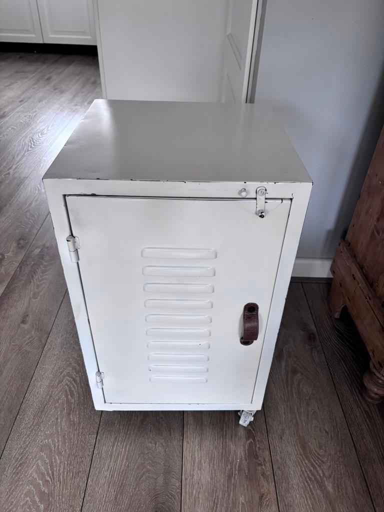 New Routz lockerkastje wit Colombus, Ophalen, Zo goed als nieuw