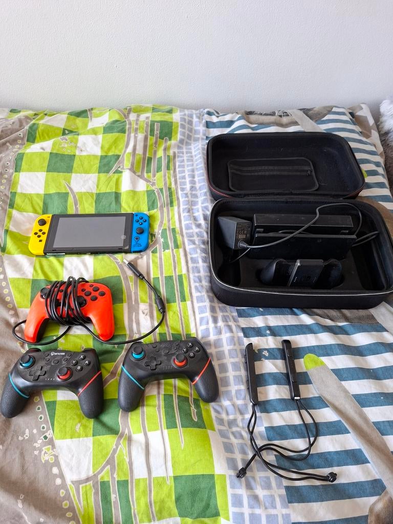 Nintendo switch v2  fortnite edition special edition 1, Spelcomputers en Games, 3 spelers of meer, Ophalen of Verzenden, Zo goed als nieuw
