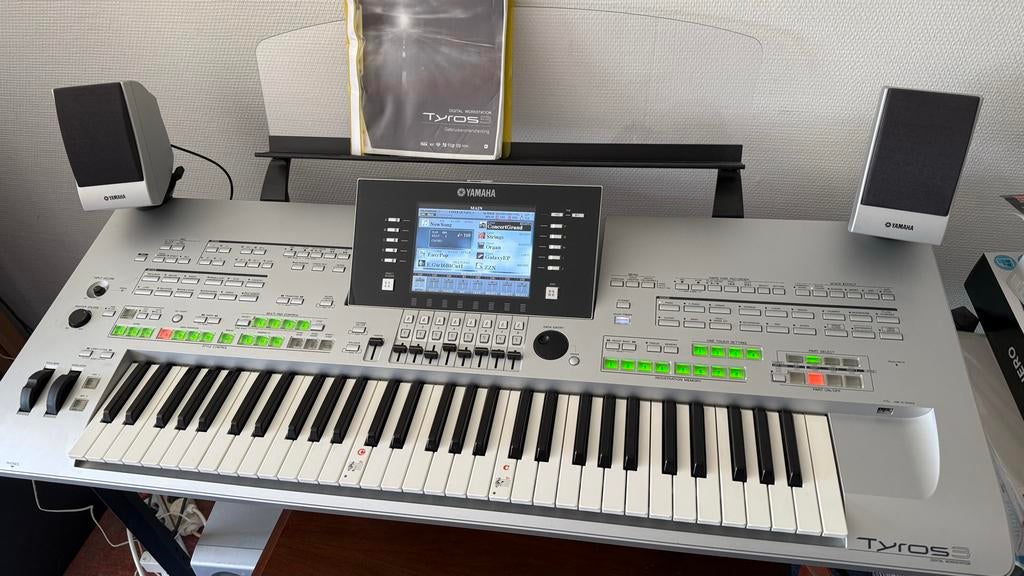 Yamaha Tyros 3 met speakers en statief, Muziek en Instrumenten, Keyboards, Ophalen, Yamaha, Met standaard, 61 toetsen