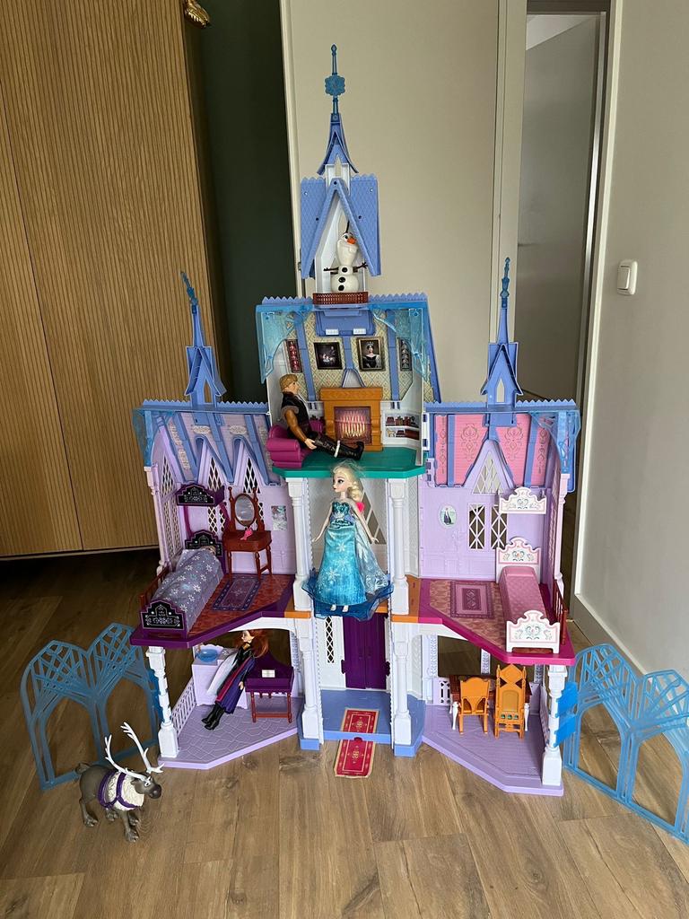 Groot Disney Frozen Poppenhuis met Anna, Elsa en Sven, Kinderen en Baby's, Speelgoed | Poppenhuizen, Ophalen, Gebruikt, Poppenhuis
