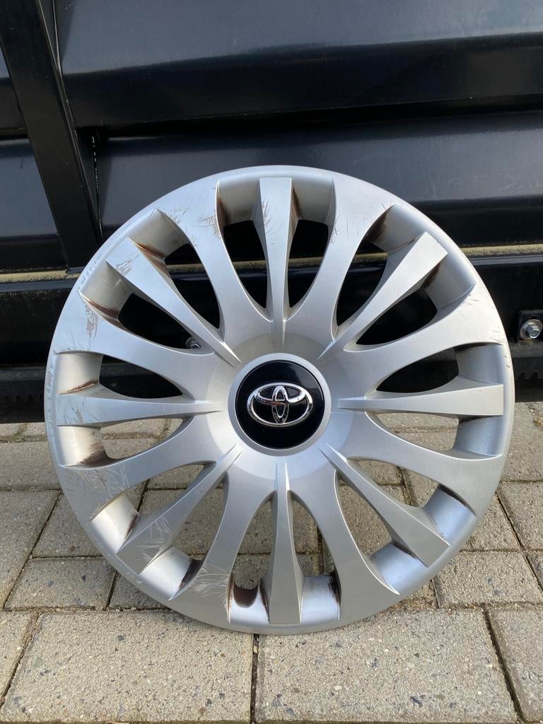 1 originele Toyota Yaris wieldop 15” inch, Auto diversen, Wieldoppen, Ophalen of Verzenden, Gebruikt