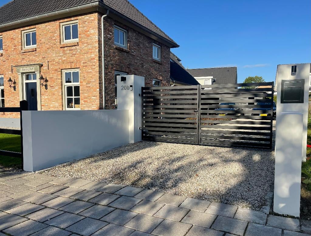 Strakke inrijpoort model: Szafir in 3 maten en 2 kleuren., Met poort, Nieuw, Ophalen of Verzenden, Tuinhek