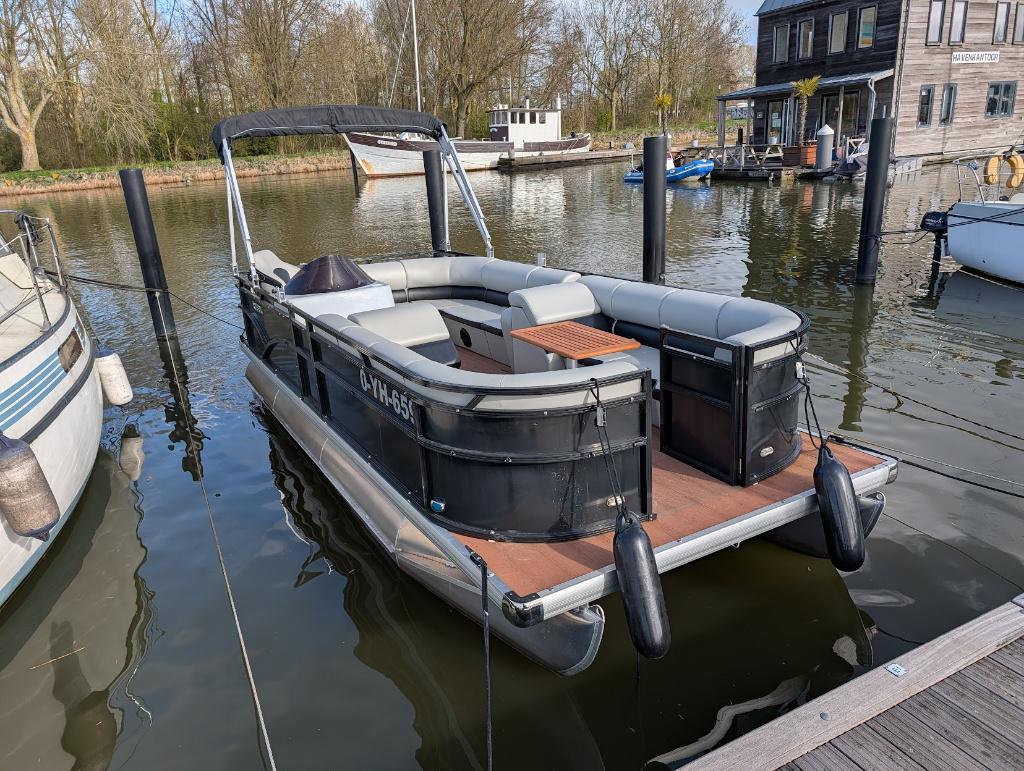 Sunny Rebel 580 Ponton-Boot met 90PK Tohatsu, Incl trailer, Watersport en Boten, Ophalen, 50 pk of meer, Aluminium, Zo goed als nieuw