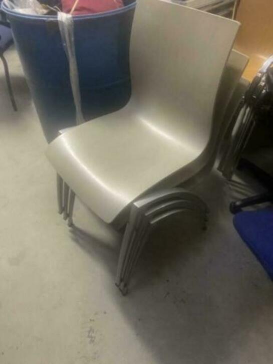 Artifort houten stoelen 3 voor ?100-,, Overige kleuren, Niet ingevuld, Zo goed als nieuw, Overige materialen