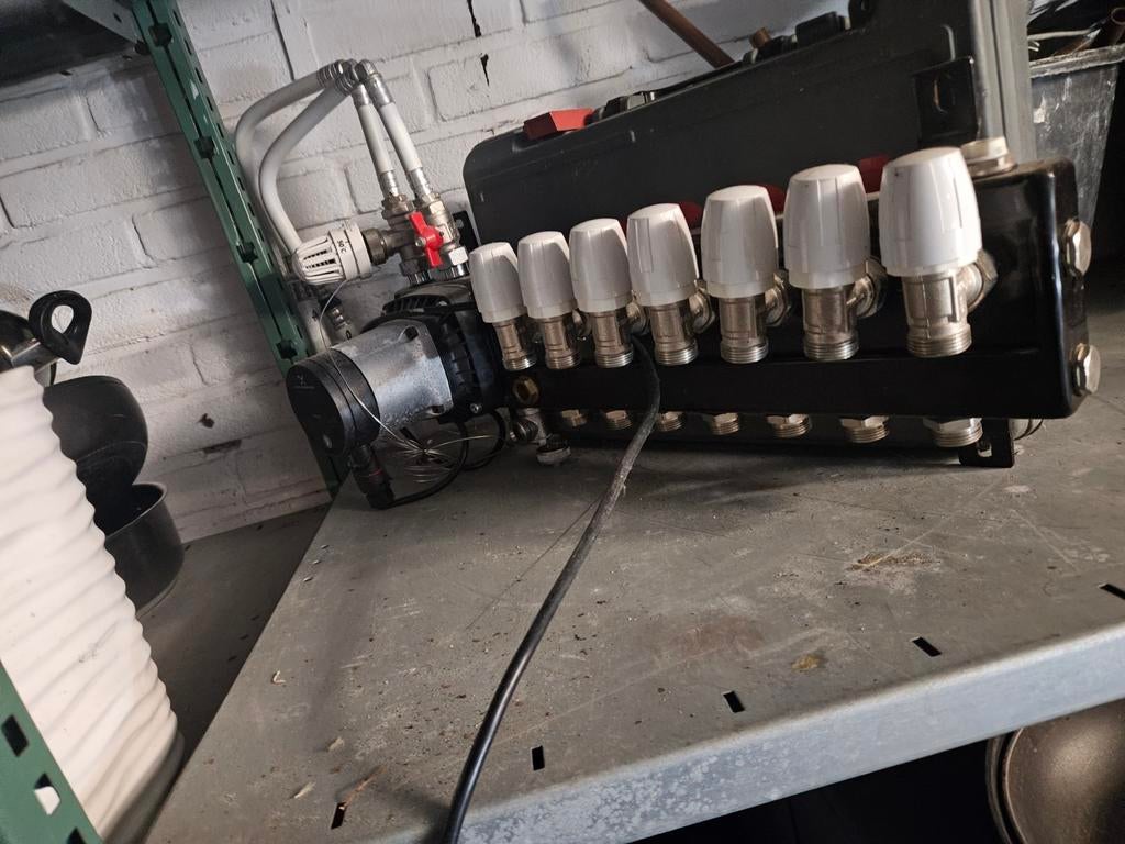 Verwarmingssysteem met Grundfos Alpha2 L pomp, Gebruikt, Minder dan 30 cm, Overige typen, Ophalen of Verzenden