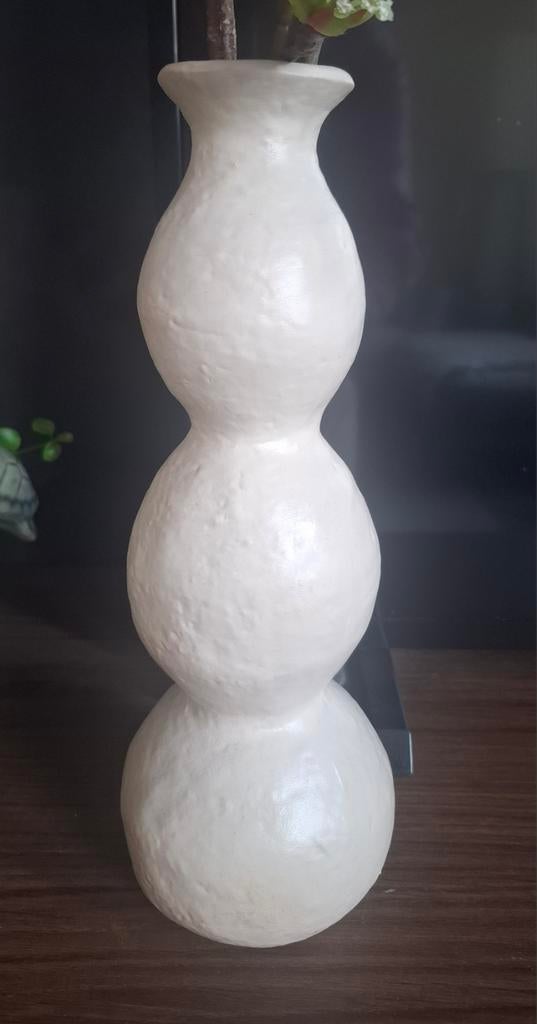 Beige hoge vaas Jolie met 3 bollen van J-Line, Overige kleuren, Aardewerk of Porselein, Ophalen of Verzenden, Zo goed als nieuw