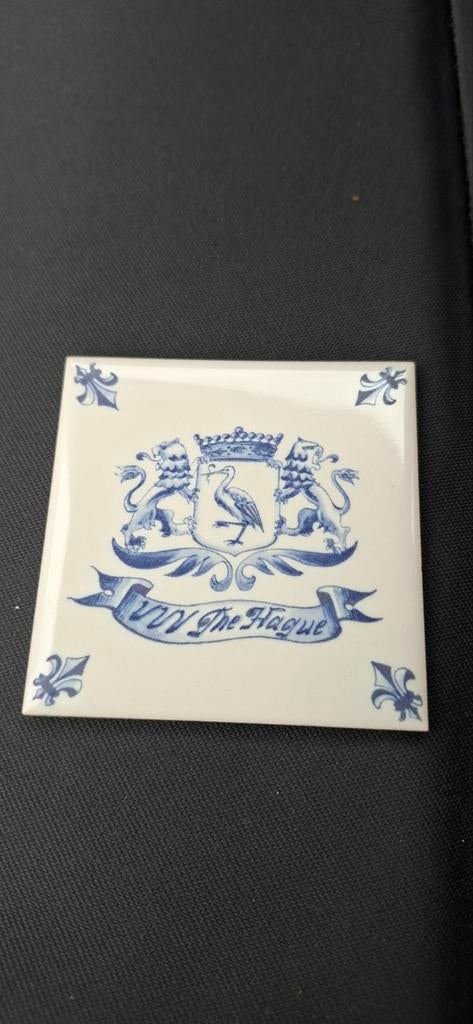 Mini tegel met wapen Den Haag. 6x6 cm., Ophalen of Verzenden