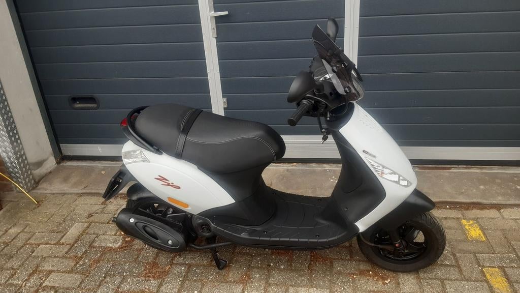 Zeer fraaie zip met geel kenteken, Fietsen en Brommers, Ophalen, Maximaal 45 km/u, Zip, 49 cc