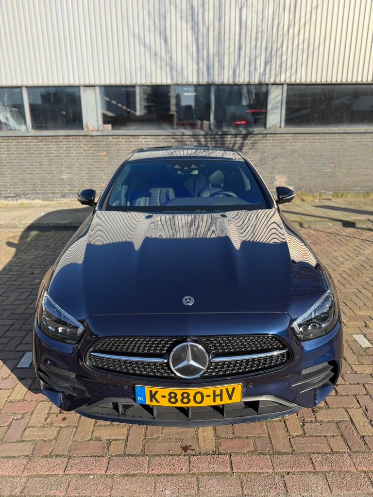 Mercedes-Benz E-Klasse E300 e 333pk 9G-TRONIC 2020 Blauw, Auto's, Mercedes-Benz, Achterwielaandrijving, 4 cilinders, Blauw, 120 €/maand