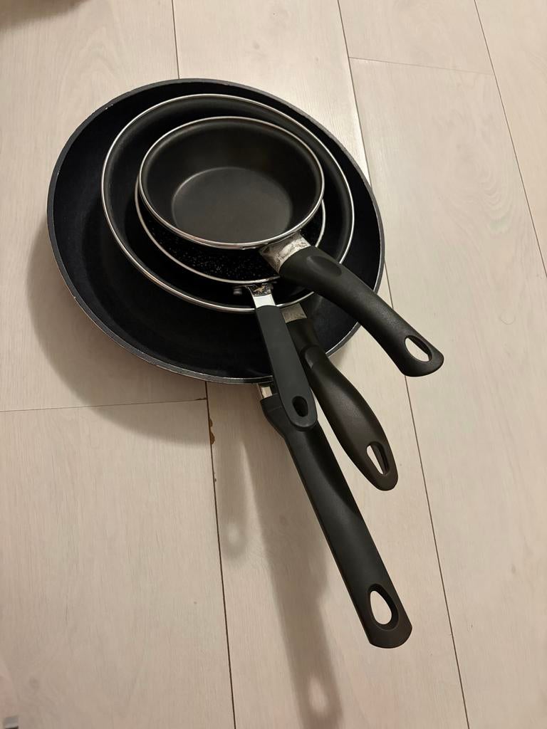 Gebruikte pannenset - 4 pannen, Huis en Inrichting, Keuken | Potten en Pannen, Gebruikt, Inductieplaat, Aluminium, Pannenset