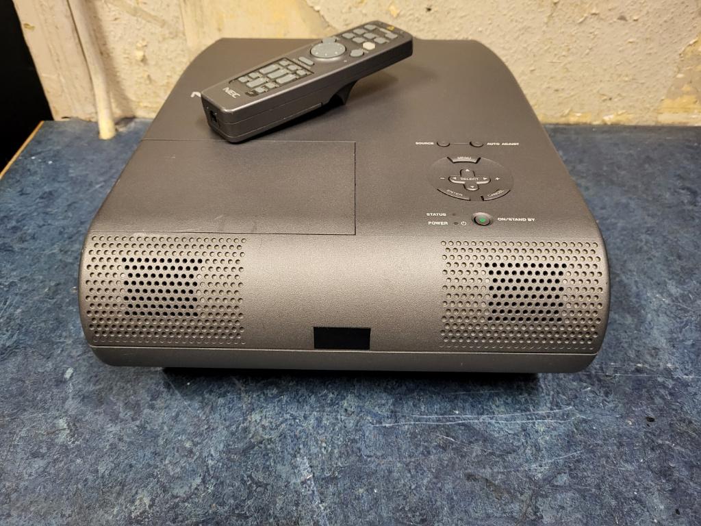 Beamer merk NEC MT1050 met garantie, Ophalen of Verzenden, Gebruikt, Overige technologieën, NEC