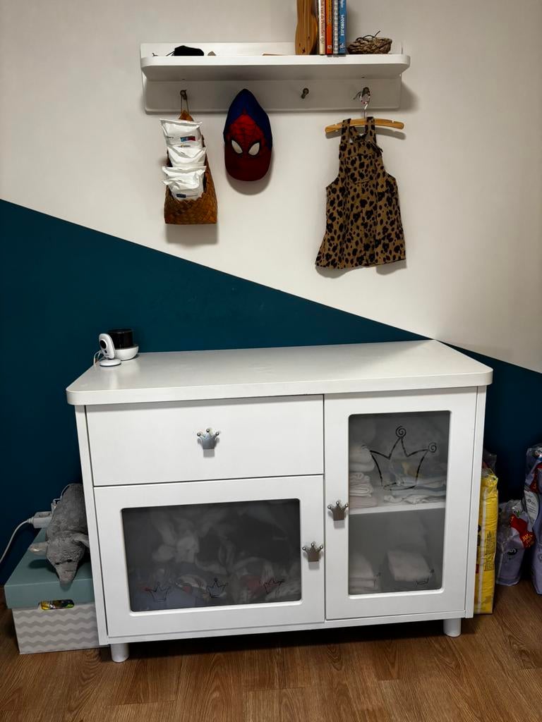 Commode en wandplankje met haakjes gratis afhalen, Ophalen, 50 tot 70 cm, 90 tot 105 cm, 100 cm of meer