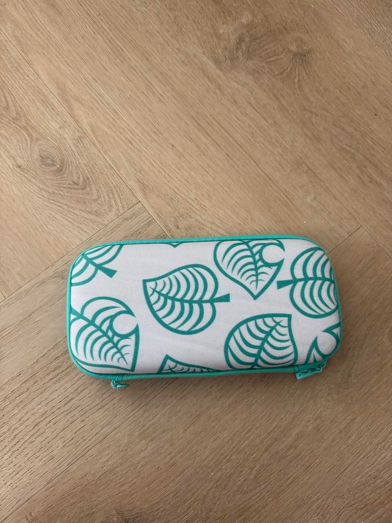 Nintendo Switch hoesje Animal Crossing - Beschermhoes, Spelcomputers en Games, Spelcomputers | Nintendo Switch, Zo goed als nieuw