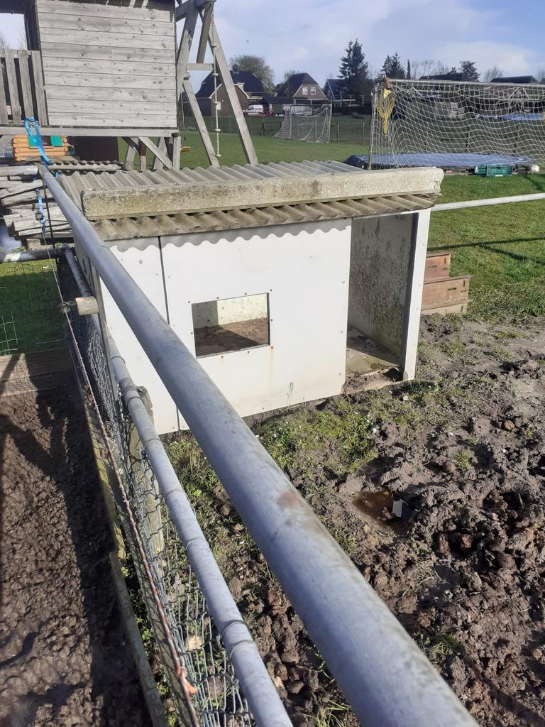 Schuilhok, Dieren en Toebehoren