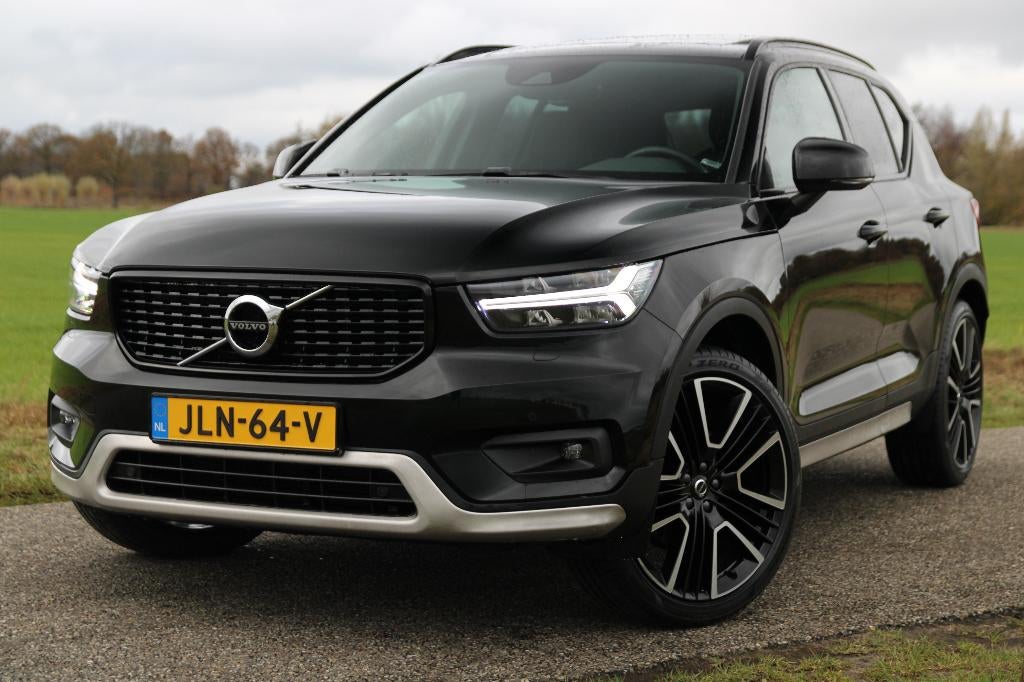 Volvo XC40 B4 R-Design AUT,2022,Pano,Cam,21inch,Pilot Assist, 1588 kg, 4 cilinders, Zwart, Bedrijf