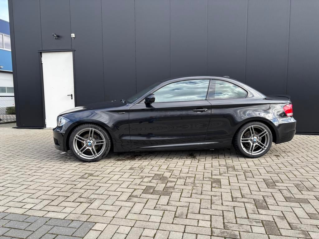 BMW 1-Serie 120I Coupe (e82) 2012 Zwart, Auto's, 1-Serie, Euro 5, 4 cilinders, 4 stoelen