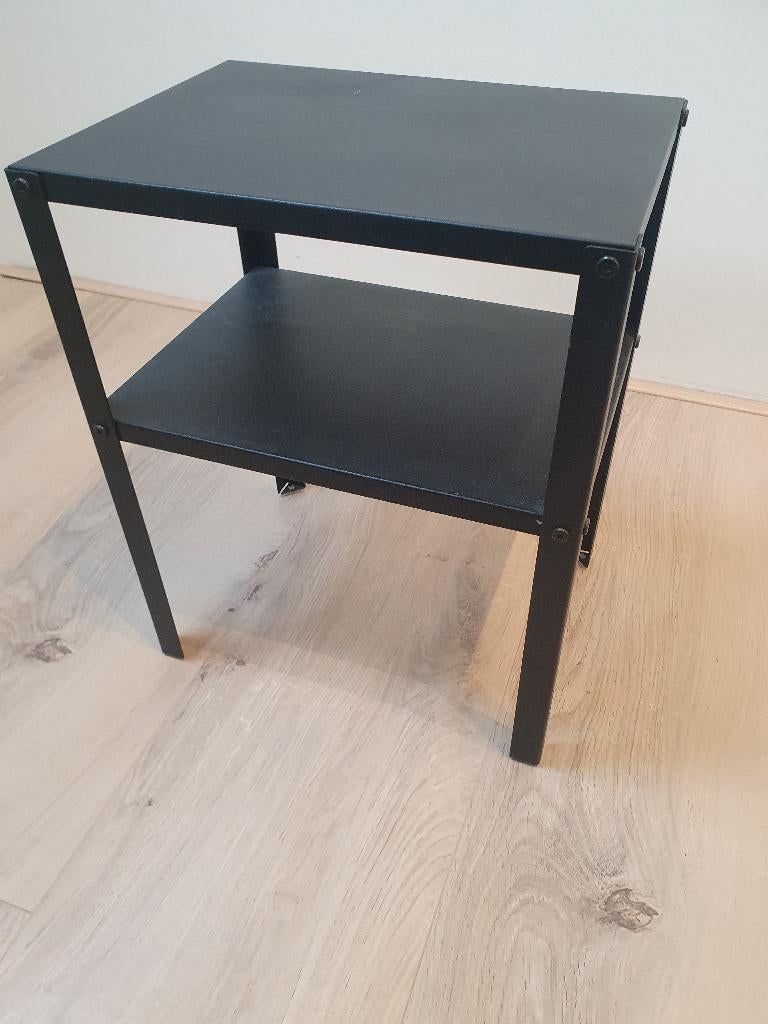 Ikea Knarrevik bijzet-tafeltje / nachtkastje, Huis en Inrichting, Minder dan 55 cm, Metaal of Aluminium, Zo goed als nieuw, Ikea