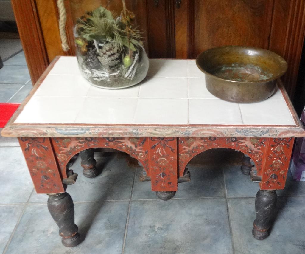 SCHATTIGE HINDELOPEN TAFEL / OPSTAP * Witjes Tegels *, Antiek en Kunst, Antiek | Meubels | Tafels, Ophalen