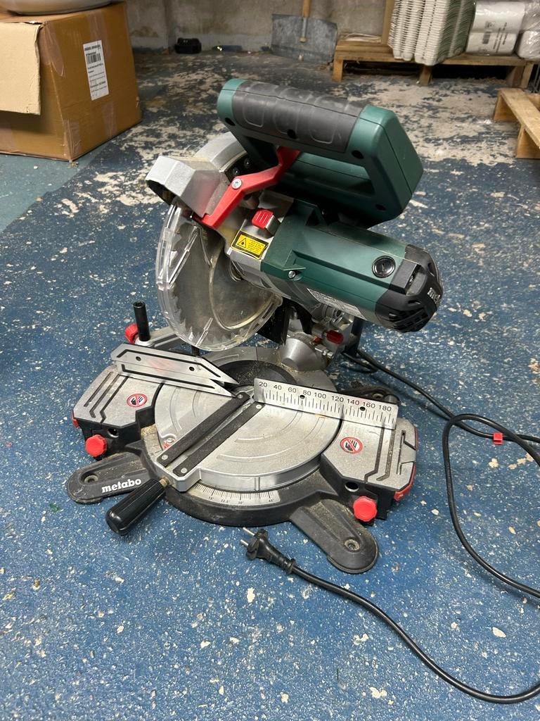 Metabo KS 216 M Lasercut afkortzaag, Doe-het-zelf en Verbouw, Gereedschap | Zaagmachines, Ophalen, Zo goed als nieuw, Afkortzaag