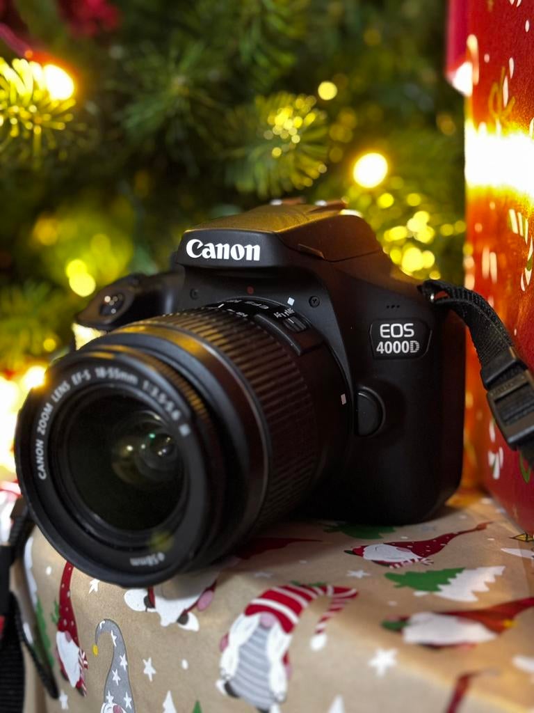 Canon EOS 4000D + Tas + MicroSD, Ophalen of Verzenden, Zo goed als nieuw, Canon, Geen optische zoom