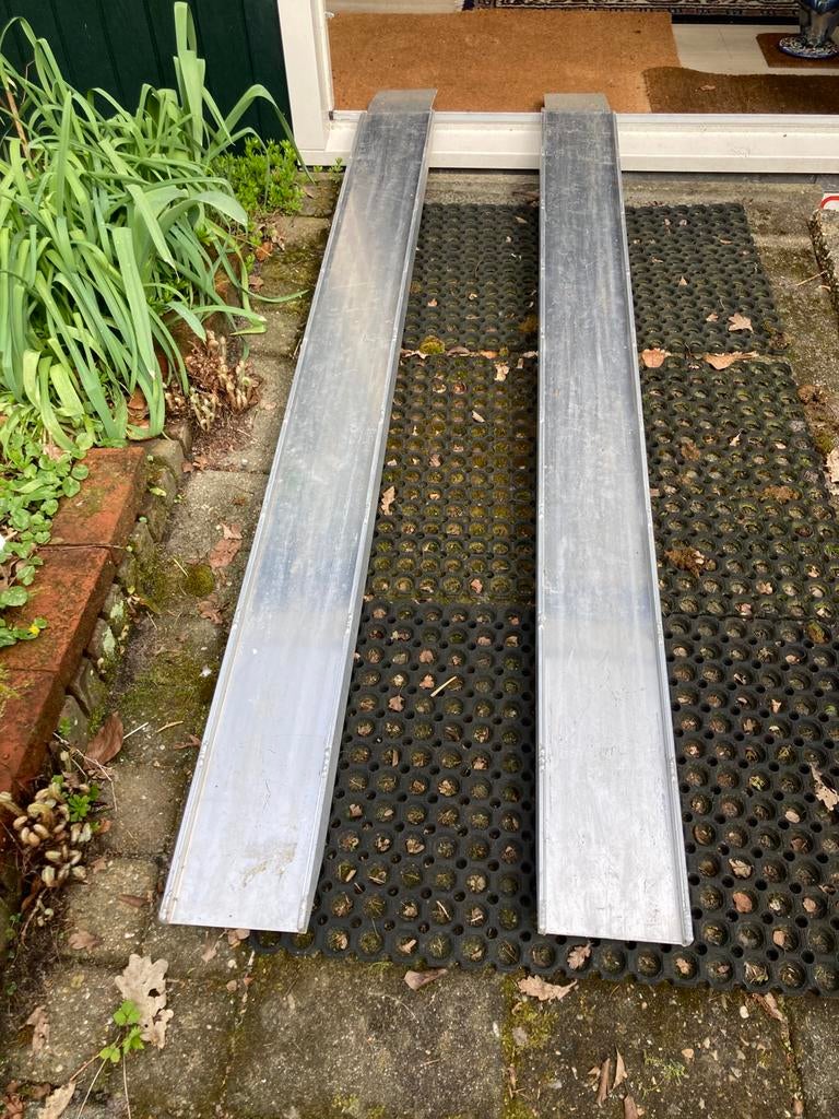 Oprijplaten, Ophalen, Zo goed als nieuw