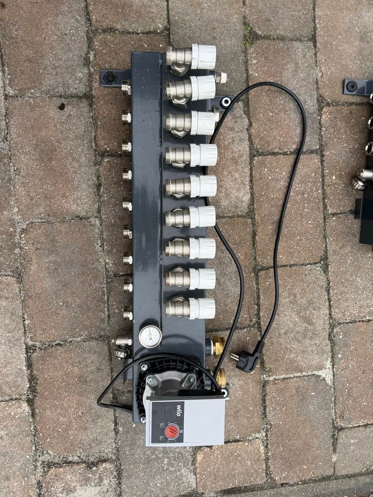 Mengverdelers vloerverwarming met Wilo pomp (9 en 3 groepen), Doe-het-zelf en Verbouw, Ophalen, Gebruikt, Minder dan 30 cm, Overige typen