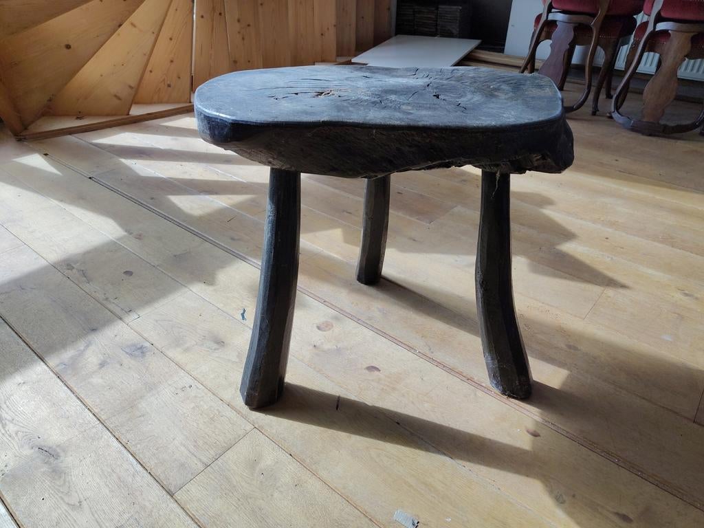 Massief houten driepoot bijzettafel, Huis en Inrichting, Ophalen, Gebruikt, Zwart, Eén