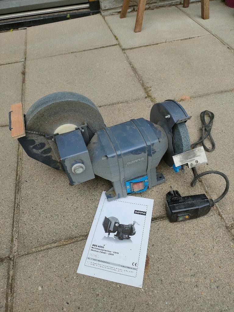 Amaril en zandsteen slijpmachine, Ophalen, Zo goed als nieuw, Minder dan 700 watt, Werkbankslijpmachine