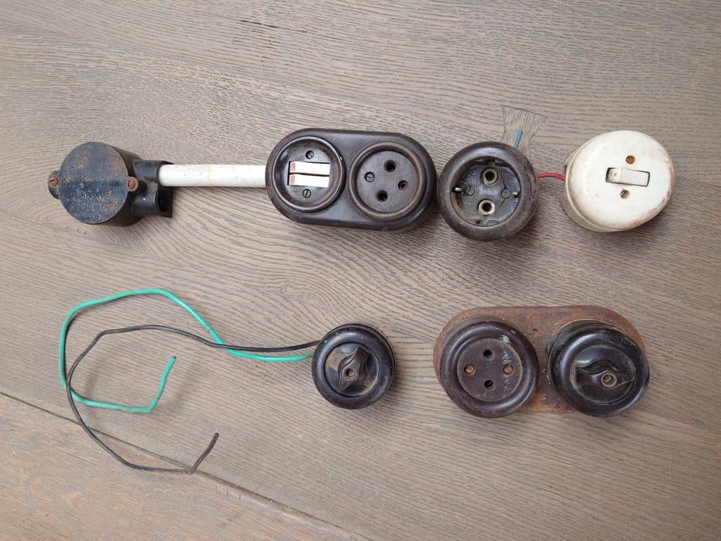 Bakelieten stopcontacten en schakelaars, Ophalen of Verzenden