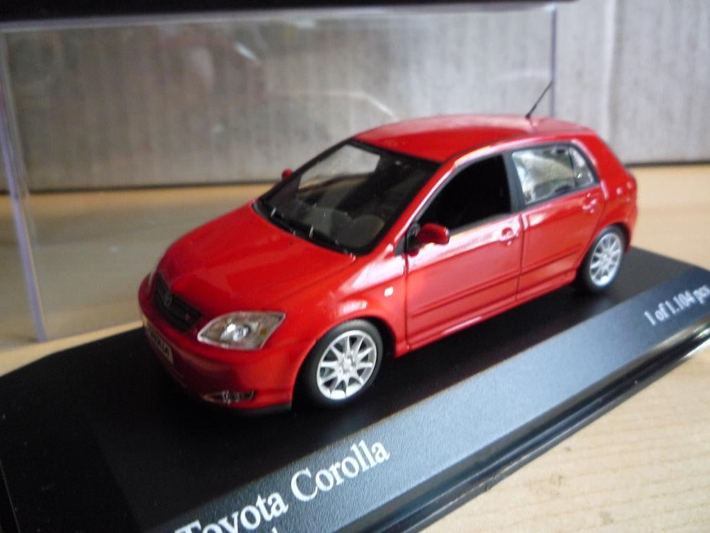 Toyota Corolla 5 deurs 2001 Chili red Minichamps 1:43, Hobby en Vrije tijd, Modelauto's | 1:43, Ophalen of Verzenden, Zo goed als nieuw