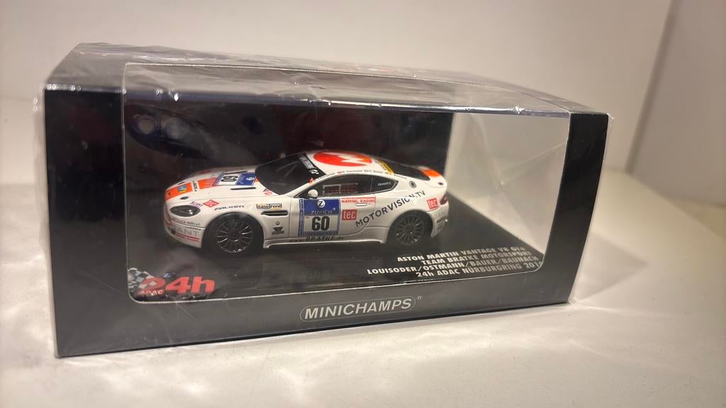 Aston martin vantage v8 gt4 24 h Nurburgring minichamps 1.43
