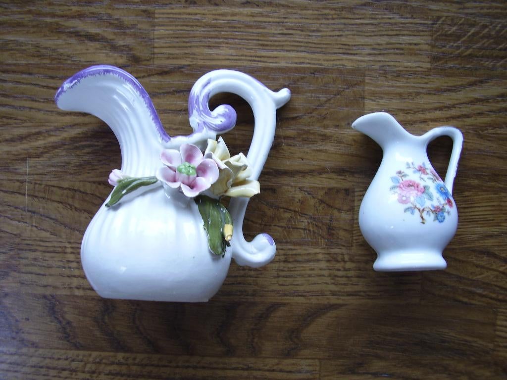 2 kleine vaasjes, Overige kleuren, Aardewerk of Porselein, Ophalen of Verzenden, Zo goed als nieuw