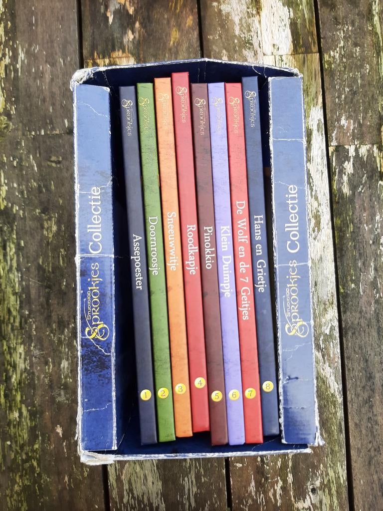 Studio 100 complete boekenserie sprookjes boeken luisterboek, Ophalen of Verzenden, Zo goed als nieuw, Sprookjes