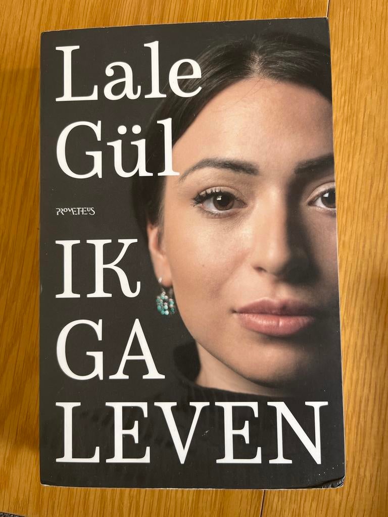 Lale Gül - Ik ga leven (roman), Ophalen of Verzenden, Gelezen, Nederland
