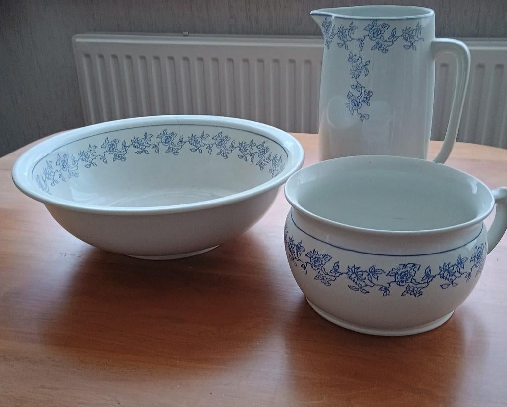 Waskom, kan en po met blauw bloemenpatroon, Antiek en Kunst, Antiek | Porselein, Ophalen