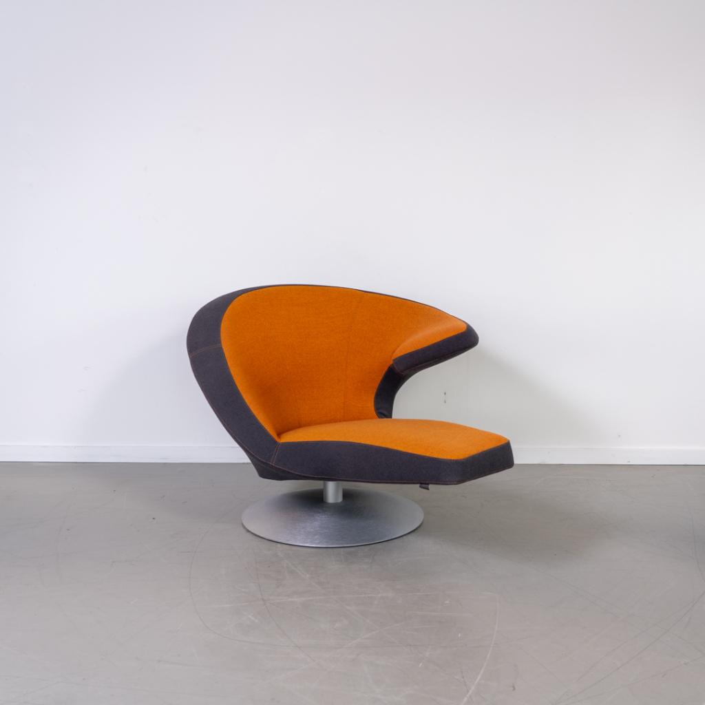 1x Leolux Parabolica Fauteuil Oranje/Blauw Stof - Aluminium