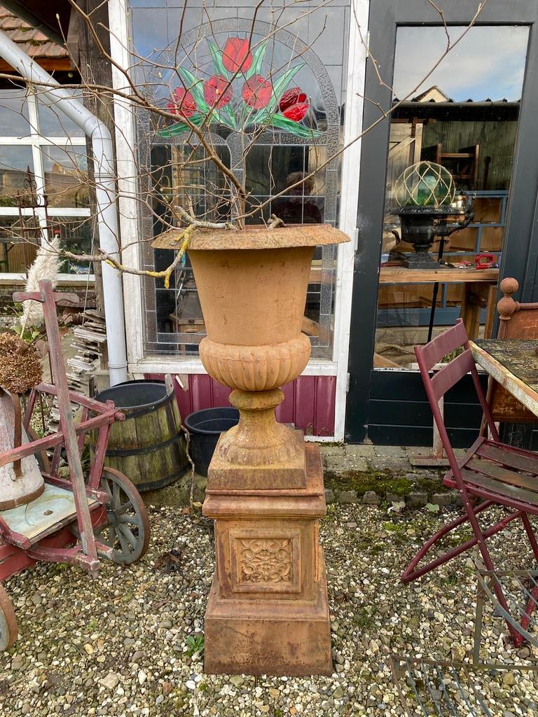 Gietijzeren tuinvaas met sokkel, Tuin en Terras, Tuinvazen, Ophalen, Gebruikt, Nvt, Nvt