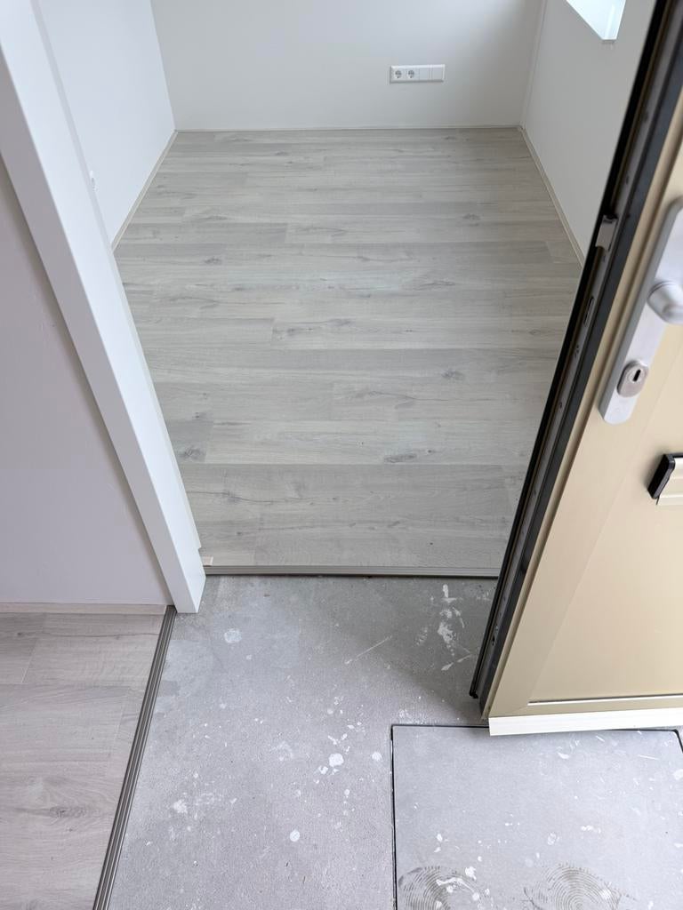 Laminaat leggen inclusief plakplinten, Ophalen