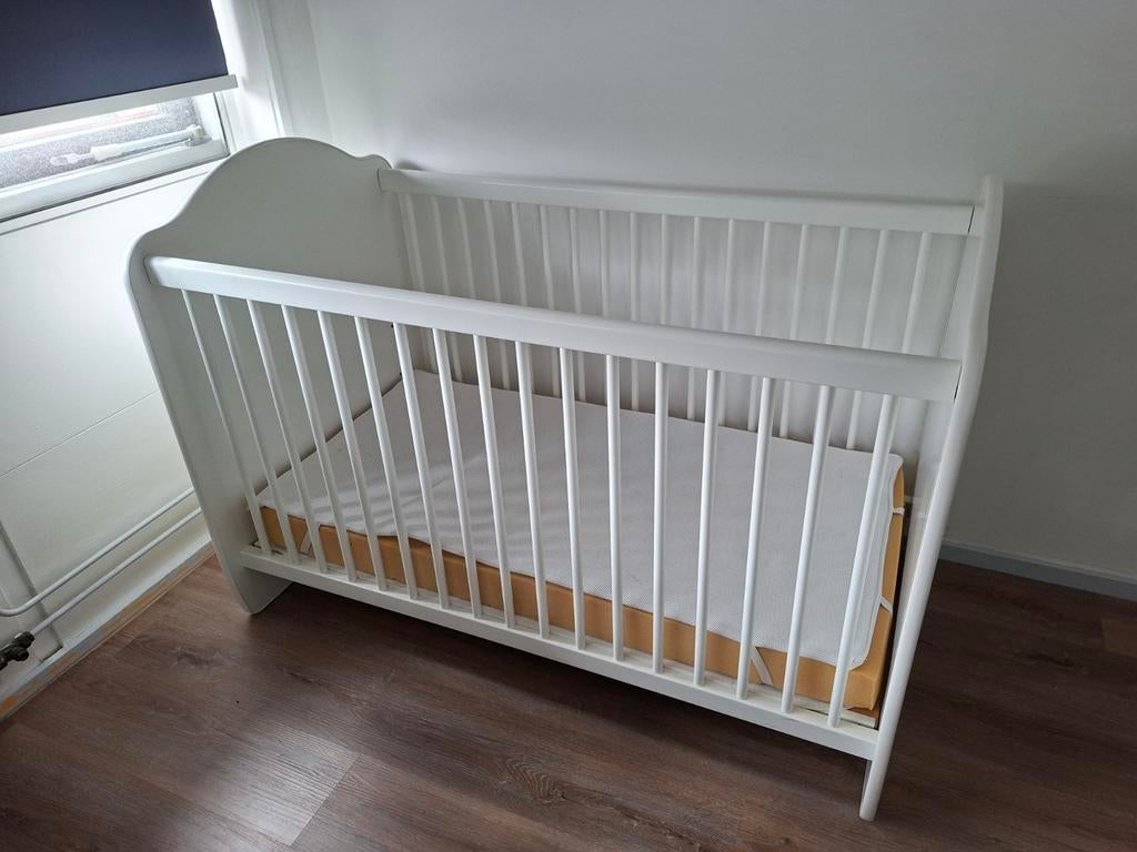 Wit babybedje met matras, Ophalen, Gebruikt, Ledikant