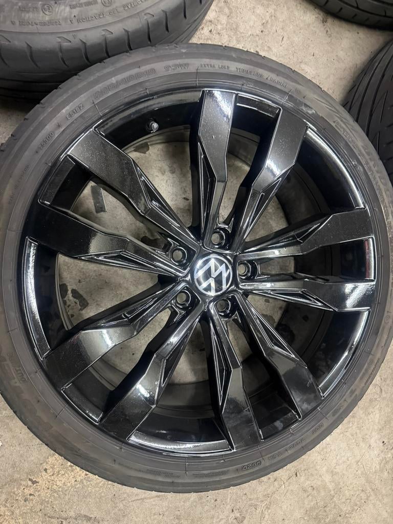 Volkswagen suzuka zwarte r velgen troc 19 inch touran golf, 19 inch, Gebruikt, Banden en Velgen, Ophalen of Verzenden