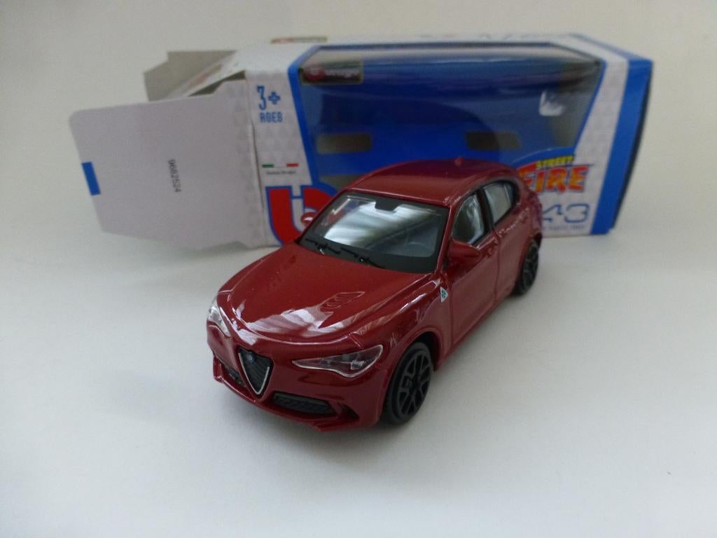 Bburago Alfa Romeo Stelvio rood, Ophalen of Verzenden, Zo goed als nieuw, Auto, Overige merken