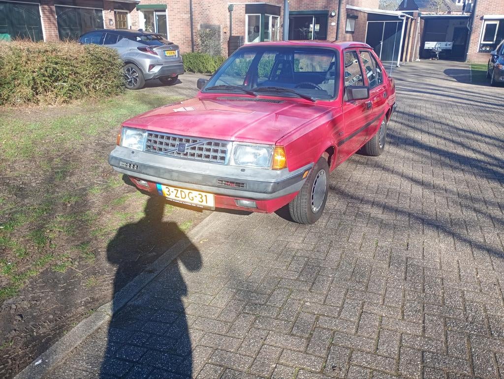 Volvo 340 1.4 GL SDN AUT 1988 Rood, Auto's, Volvo, Particulier, Mistlampen, Radio, Trekhaak, Benzine, Sedan, Automaat, Geïmporteerd