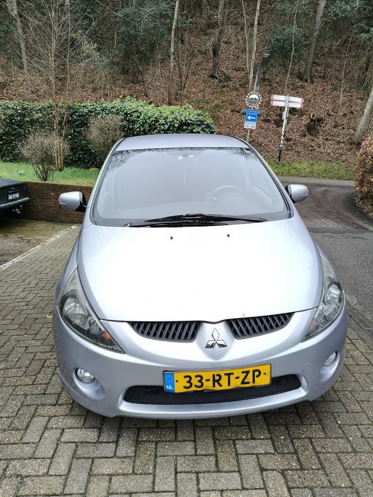 Mitsubishi Grandis 2.4 2005 Grijs, Auto's, Voorwielaandrijving, Stof, 164 pk, 7 stoelen